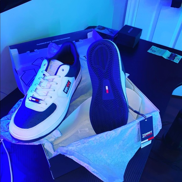 Tommy Hilfiger shoes size 9 - Picture 3 of 8